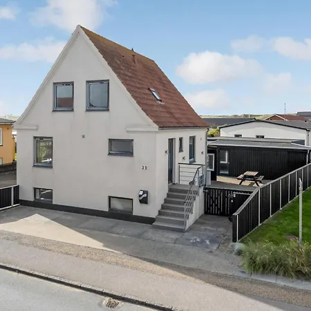 Gorgeous In With Kitchen Holiday home *