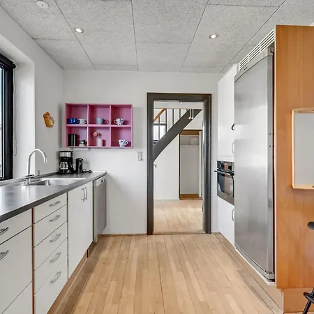 Gorgeous In With Kitchen Holiday home