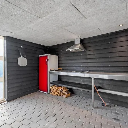 Gorgeous In With Kitchen Holiday home